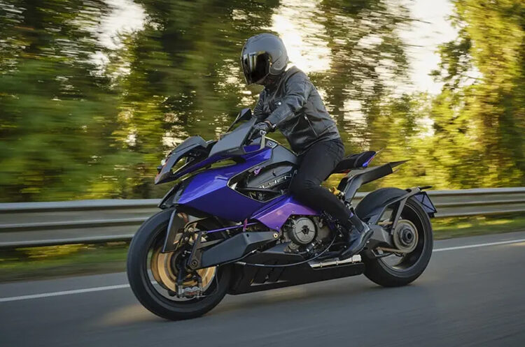Vyrus Alyen: a moto mais louca não tem direção e tem 200 cv