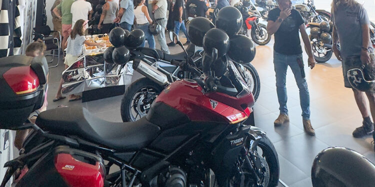 Triumph inaugura novo concessionário em Faro