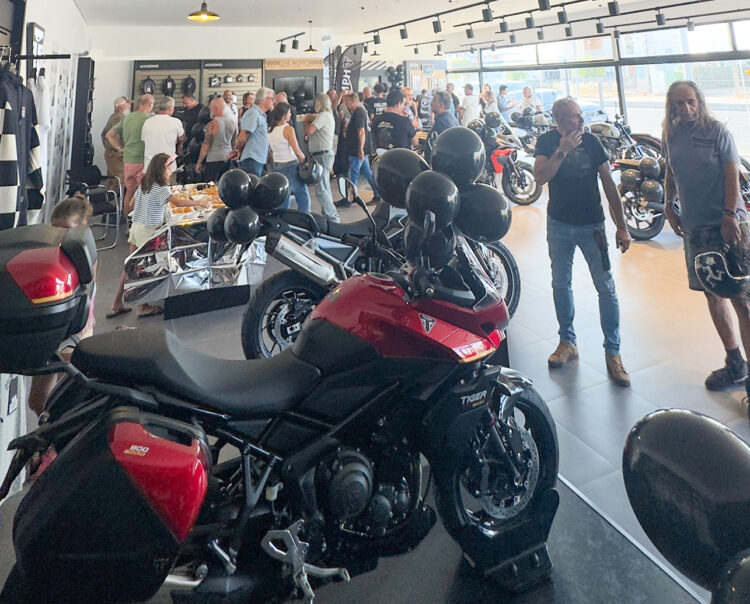 Triumph inaugura novo concessionário em Faro