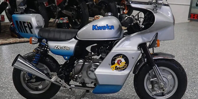 Miniatura da Honda Monkey inspirada em Mad Max