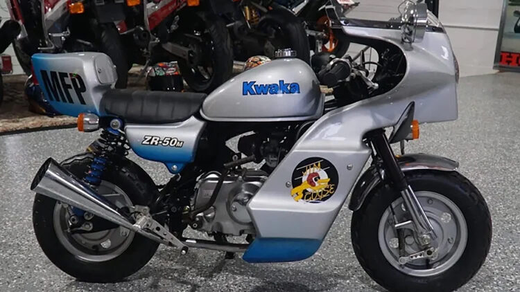 Miniatura da Honda Monkey inspirada em Mad Max