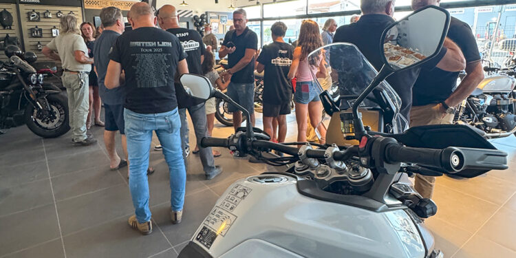 Triumph inaugura novo concessionário em Faro
