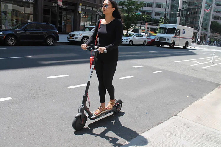 Trotinetas elétricas mais perigosas que as motos