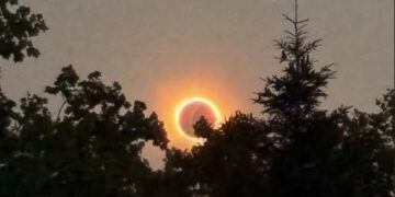 Eclipse leva a recorde de distância