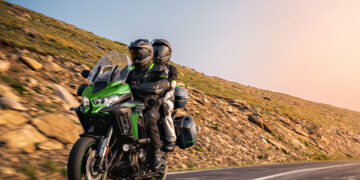 Kawasaki Versys 1100 para todo o tipo de estradas continua em 2027