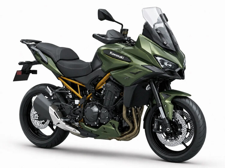 Kawasaki Versys 900: crossover que faltava avistada nos Balcãs