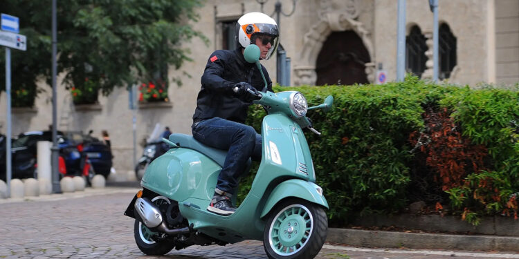 Vespa Primavera 125 80º Aniversário: vestida para a ocasião