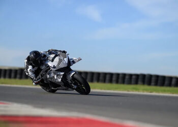 CFMoto V4 SR-RR continua em testes