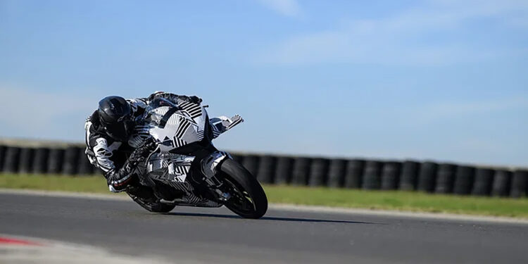 CFMoto V4 SR-RR continua em testes