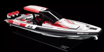 Ducati estreia no mundo náutico com o PIRELLI 44 | Ducati Edition