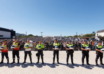 Benção dos capacetes atrai milhares a Fátima