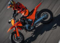 A KTM 450 SMR 2027 tem um novo visual e um incentivo para o cliente