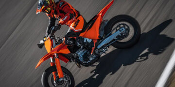 A KTM 450 SMR 2027 tem um novo visual e um incentivo para o cliente
