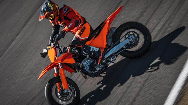 A KTM 450 SMR 2027 tem um novo visual e um incentivo para o cliente