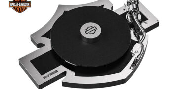 Harley-Davidson e Pro-Ject criam gira-discos “Bar & Shield”