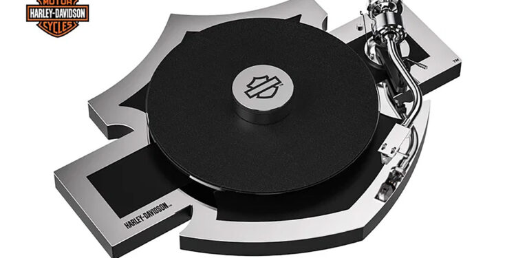 Harley-Davidson e Pro-Ject criam gira-discos “Bar & Shield”