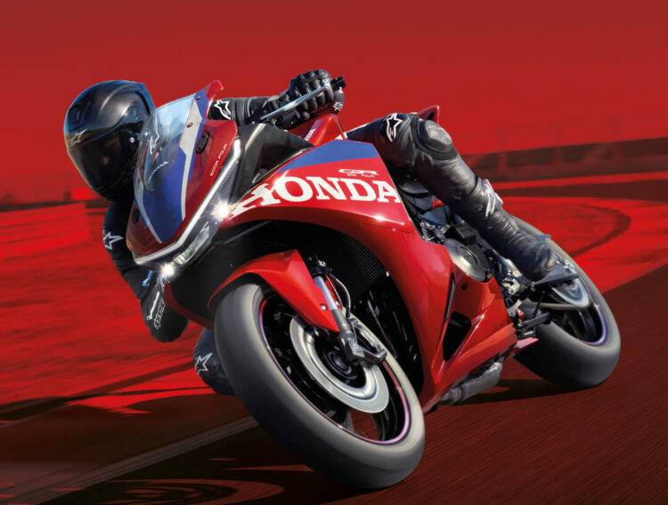 Novíssima CBR500R Four junta-se à CBR600RR renovada na gama de modelos Honda para 2027