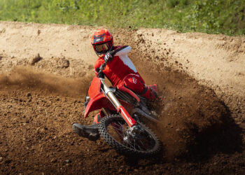 Ducati Desmo450 MX e 450 MX Factory renovadas para 2027