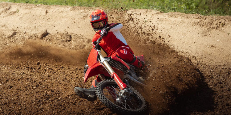Ducati Desmo450 MX e 450 MX Factory renovadas para 2027