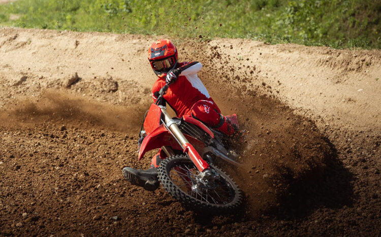 Ducati Desmo450 MX e 450 MX Factory renovadas para 2027