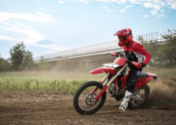 Uma Ducati, dois pilotos, 24 horas: Mais um recorde mundial do Guinness para Sabba e Boni