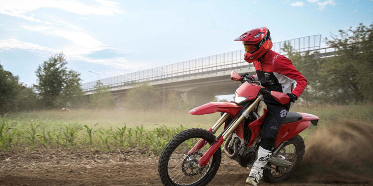 Uma Ducati, dois pilotos, 24 horas: Mais um recorde mundial do Guinness para Sabba e Boni