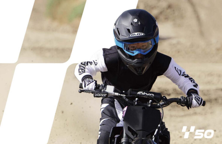 HJC lança o seu novo capacete off-road de criança