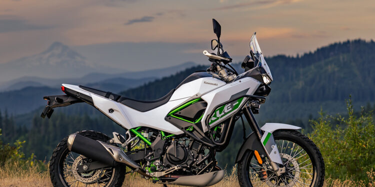 Linha KLE500 2027 da Kawasaki ganha a versão Smartride