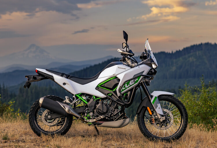 Linha KLE500 2027 da Kawasaki ganha a versão Smartride